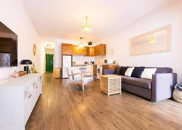 Beautiful One Bedroom Ground Floor - Veraluna *